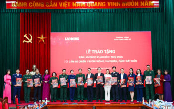 Le-trao-tang-bao-xuan-Lao-Dong-toi-chien-si-SHD