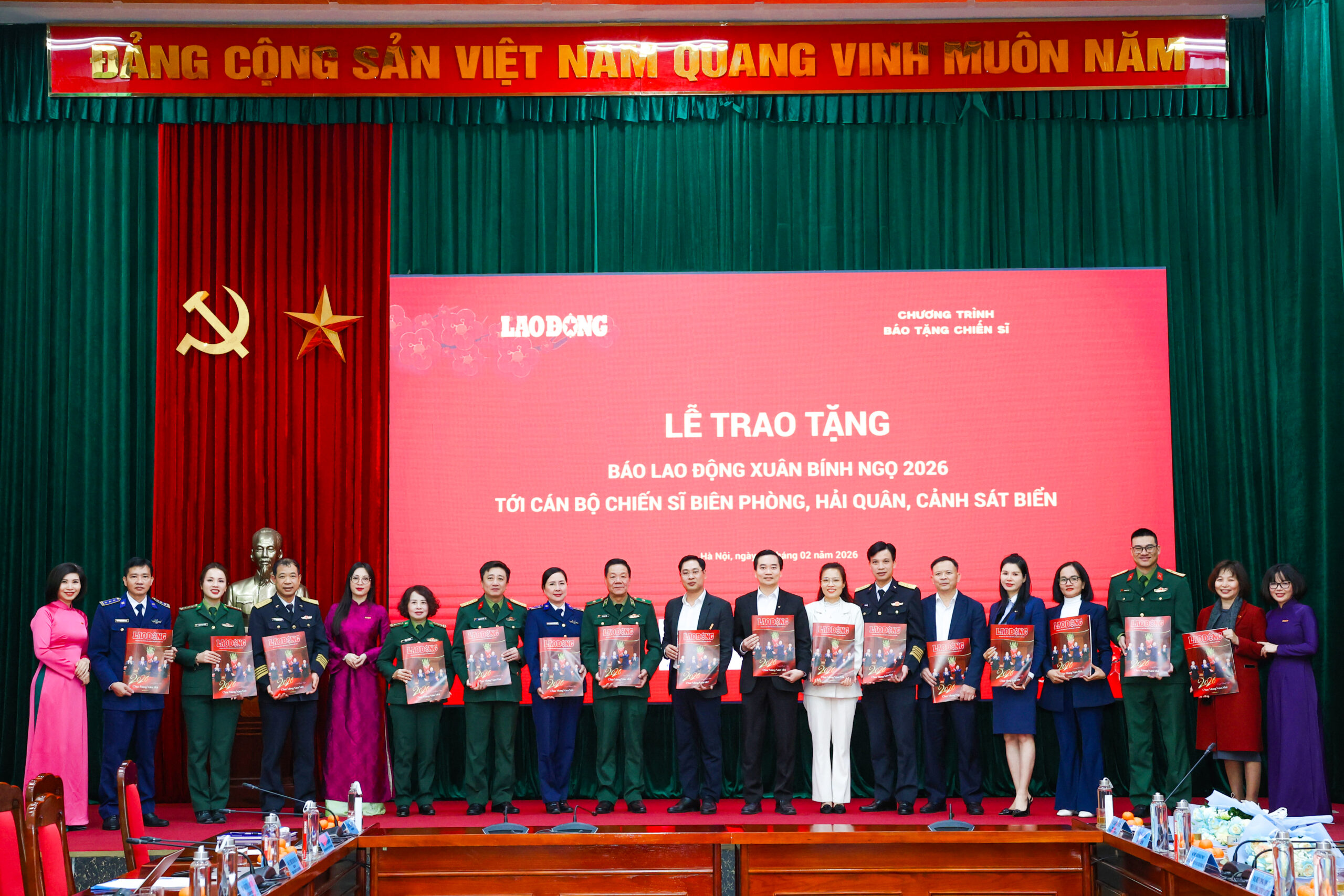 Le-trao-tang-bao-xuan-Lao-Dong-toi-chien-si-SHD